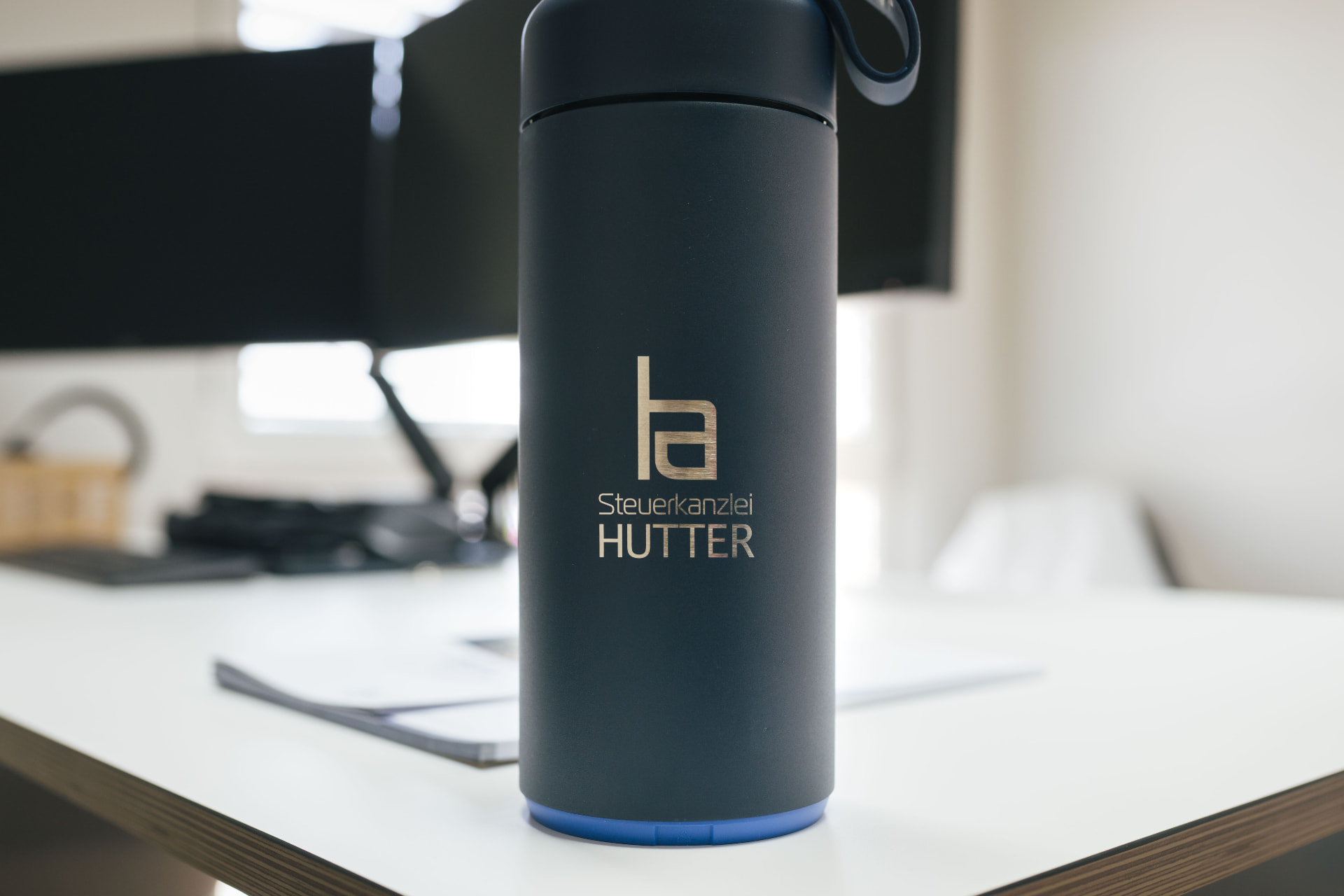 Thermoskanne mit Logo der Steuerkanzlei Hutter